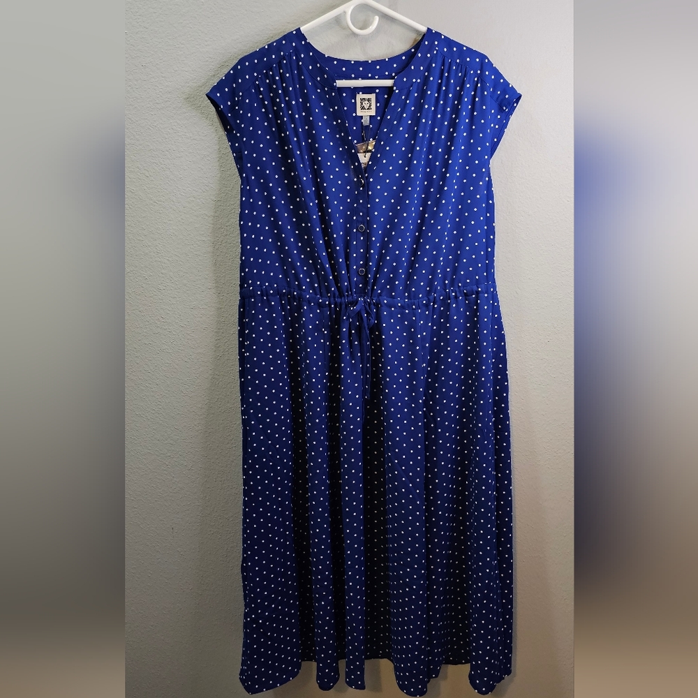 NWT Anne Klein Plus Size Blue and White Dot-Print Midi Dress. Size 1X. Pockets.